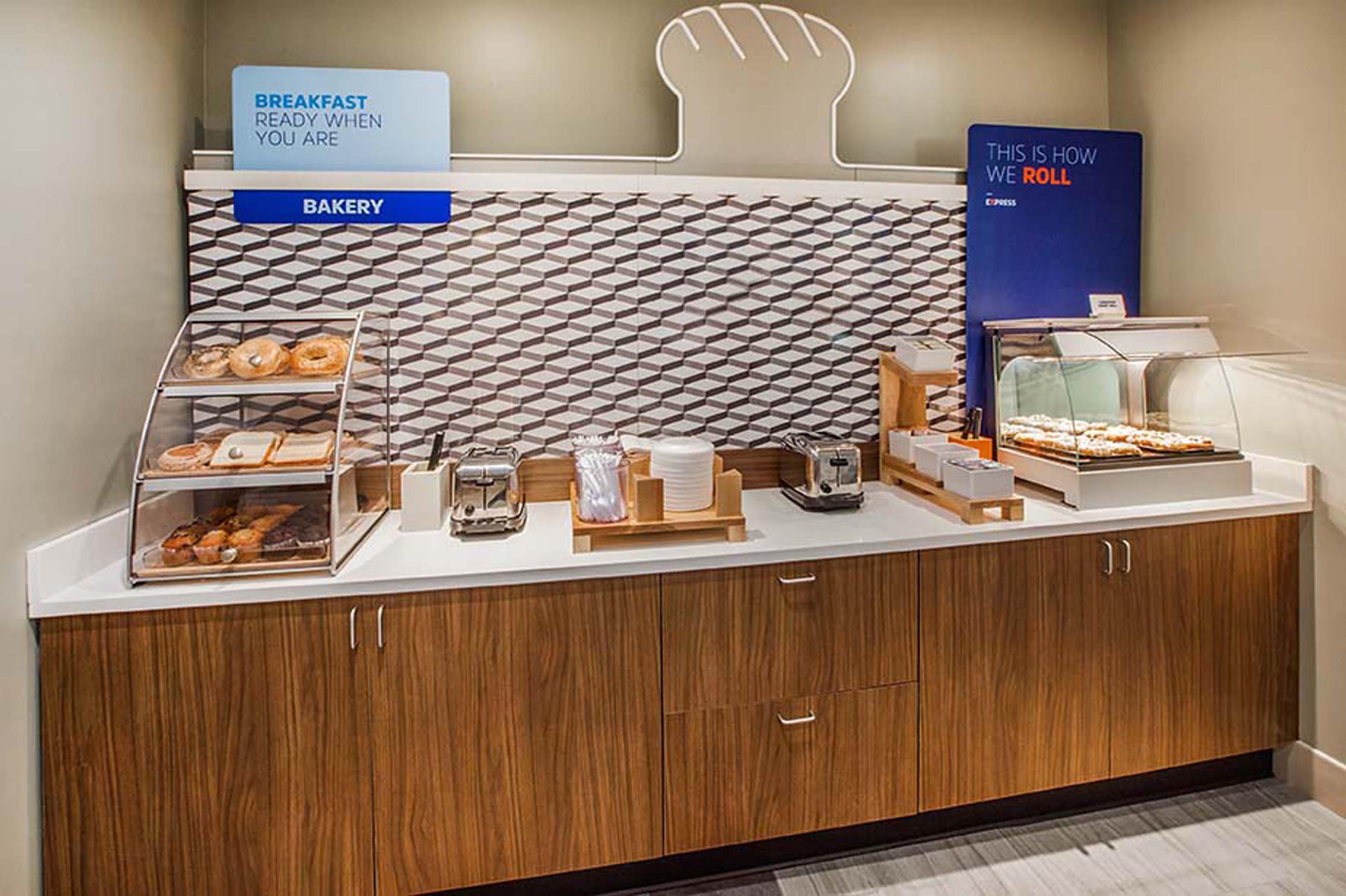 Holiday Inn Express & Suites - Boston South - Randolph By Ihg Extérieur photo